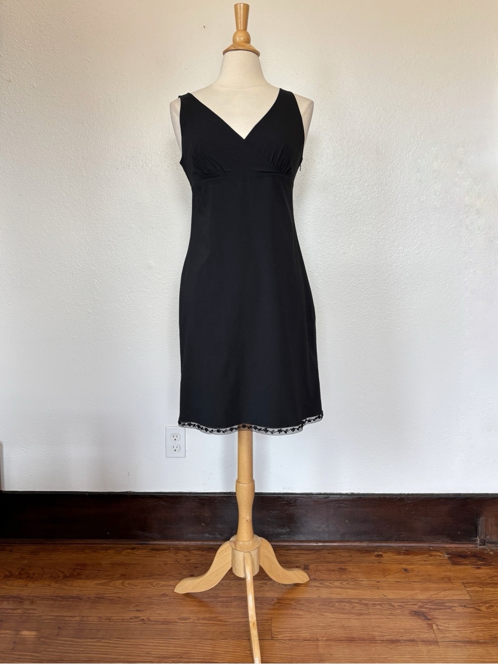 Classic Black V-Neck Sleeveless Beaded Hem Empire Waist Dress